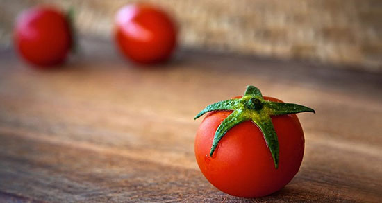 خواص شگفت انگیز روغن هسته گوجه فرنگی در زیبایی