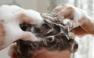 آیا شامپو تاثیری در جلوگیری از ریزش مو دارد؟